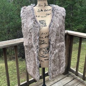 Le Moda women’s knit/sweater faux fur vest medium